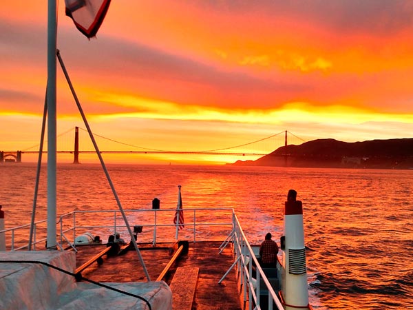 Boka solnedgångskryssning i San Francisco Bay